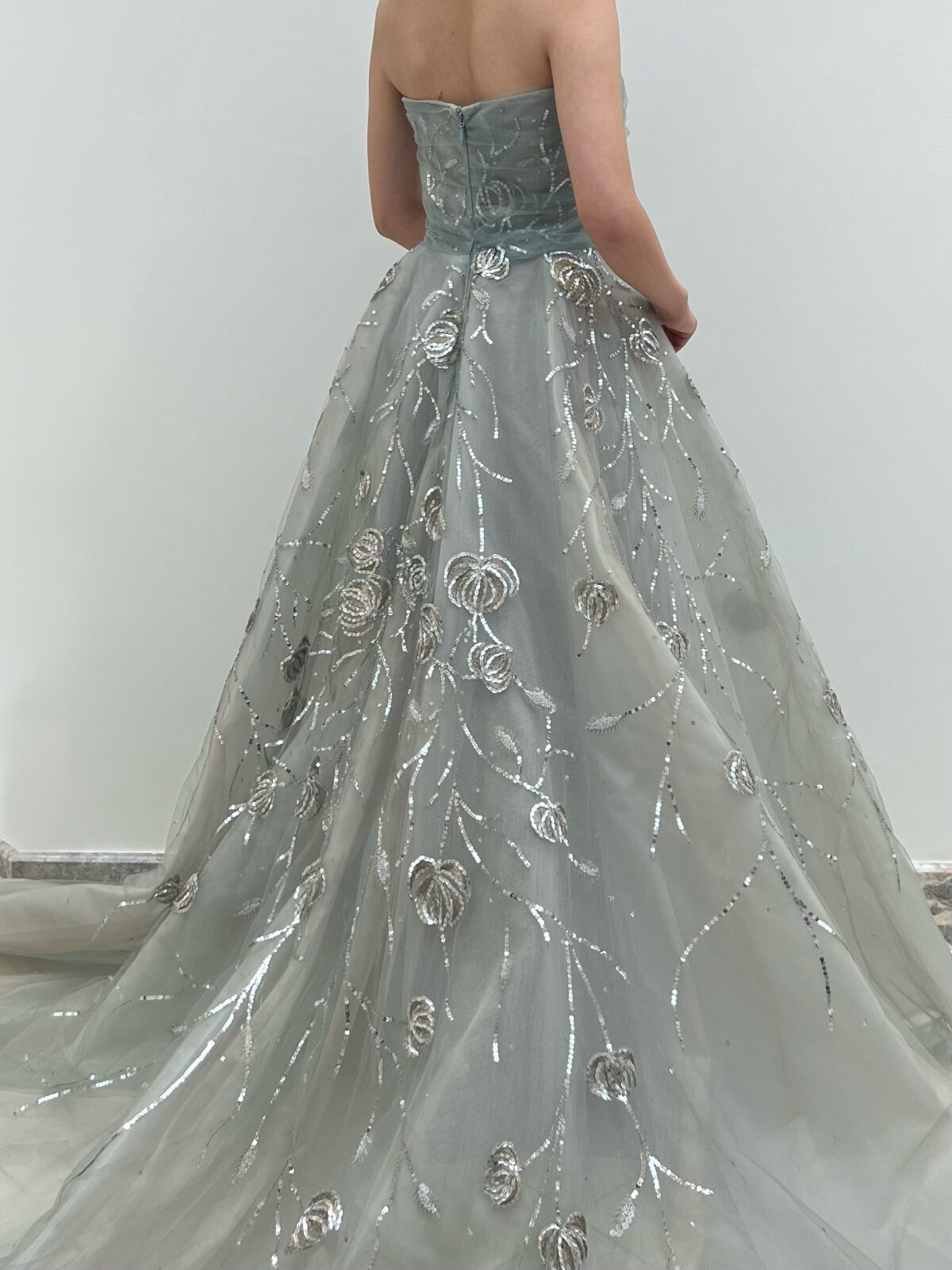 トリートドレッシング神戸店に入荷したReem Acra (リーム アクラ)のAラインのカラードレスをご紹介