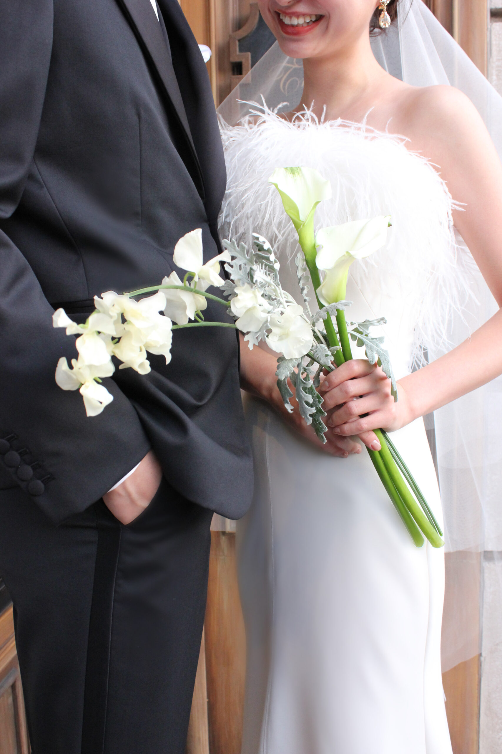 新作のジェニーパッカムのオーストリッチが美しいウエディングドレス