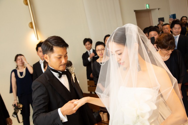 挙式_ベール_タキシード_ウェディングドレス