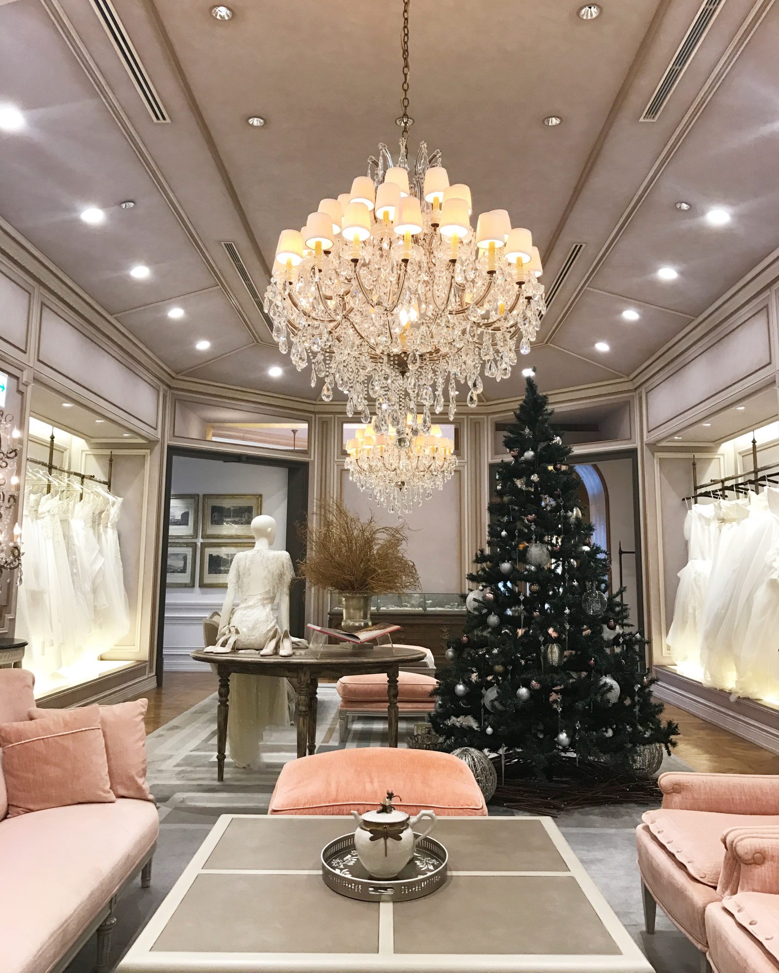 名古屋の人気ドレスショップ