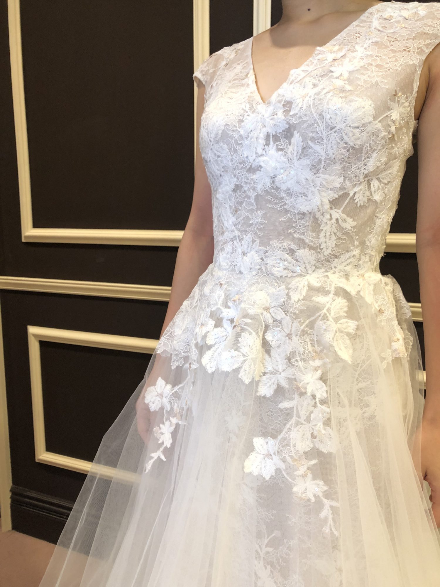 ウェディングドレス Vネック