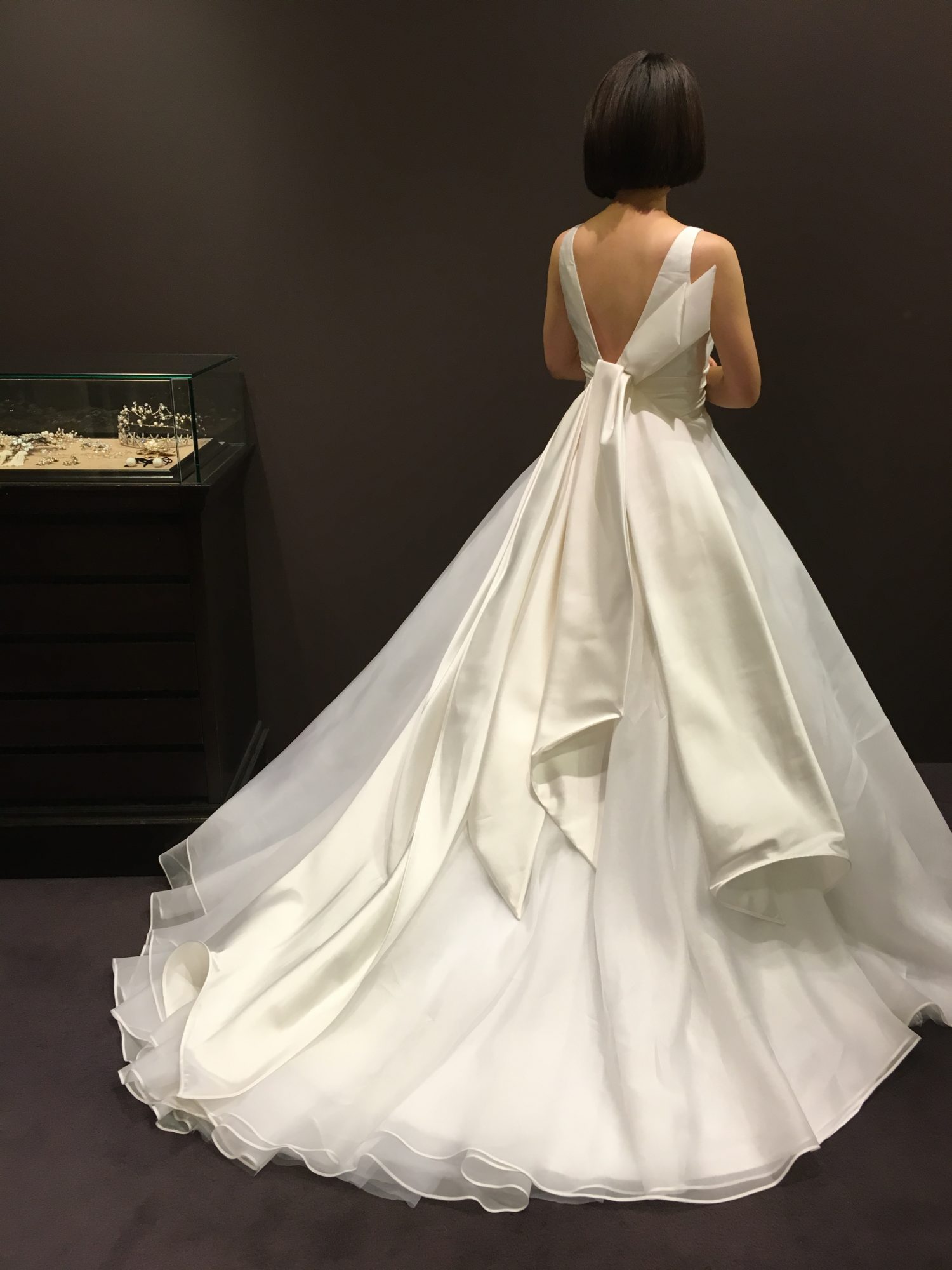 ウェディングドレス バックスタイル