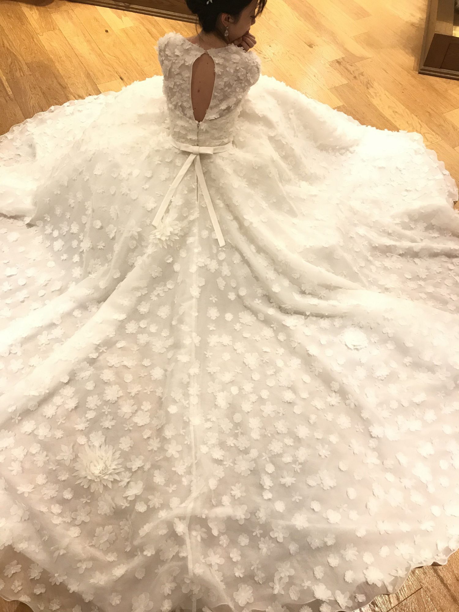 ボリュームドレス、立体フラワー