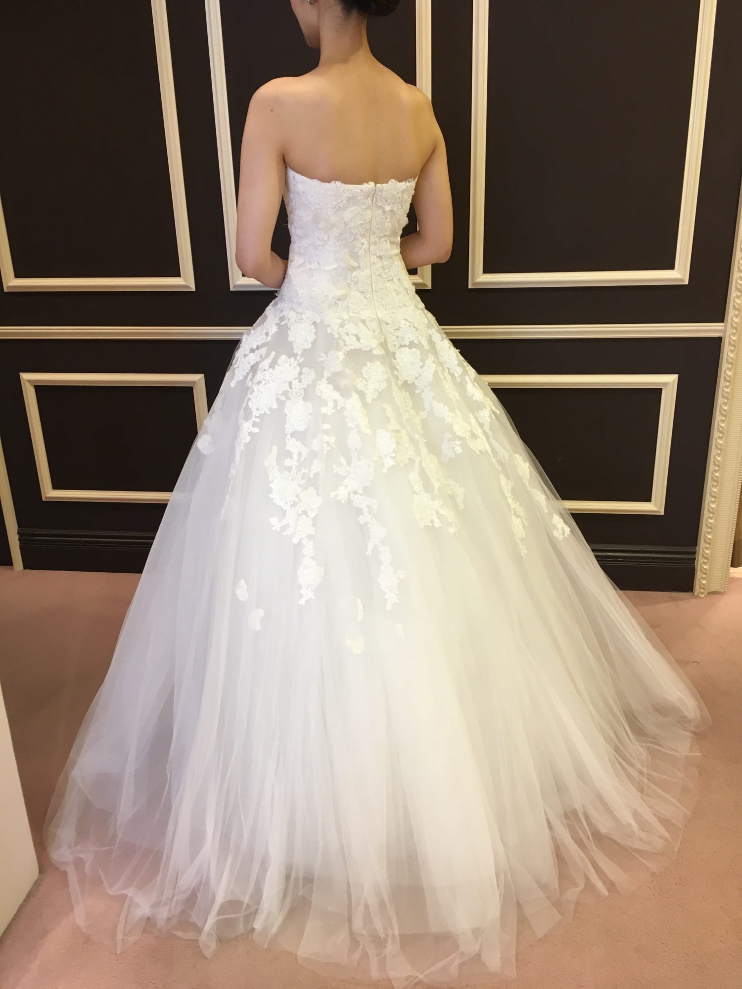 ウェディングドレス バックスタイル