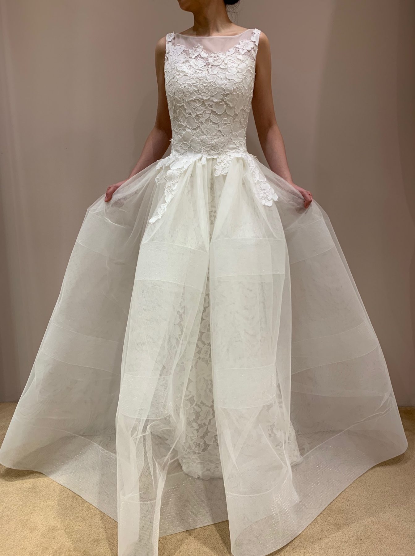 ウェディングドレス 人気ブランド