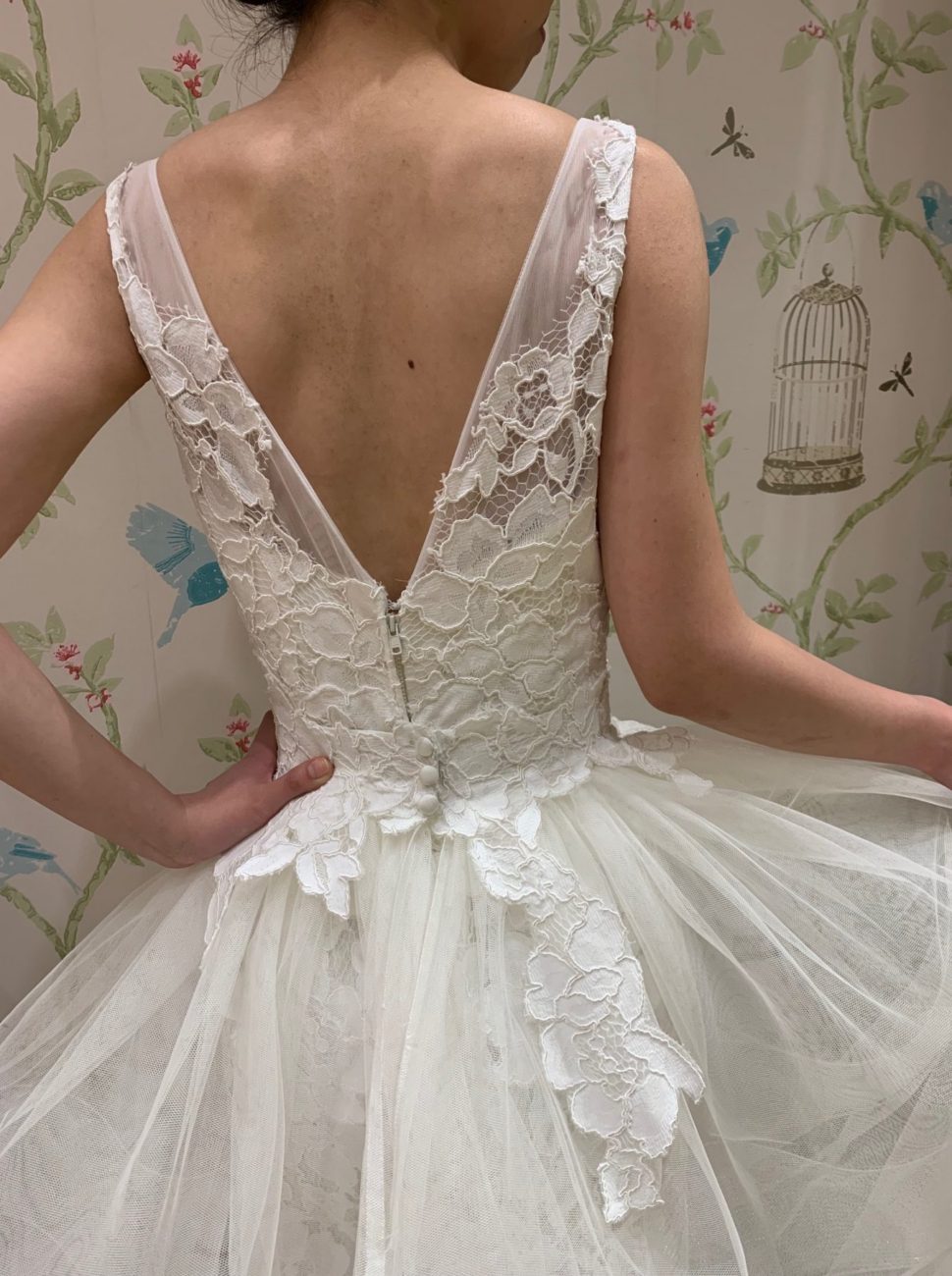 ウェディングドレス バックスタイル