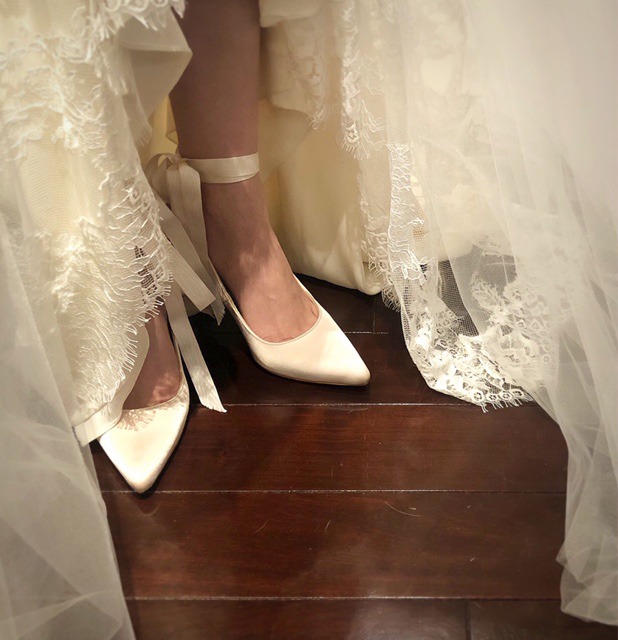 ウエディングドレスに合わせるレースアップシューズ
