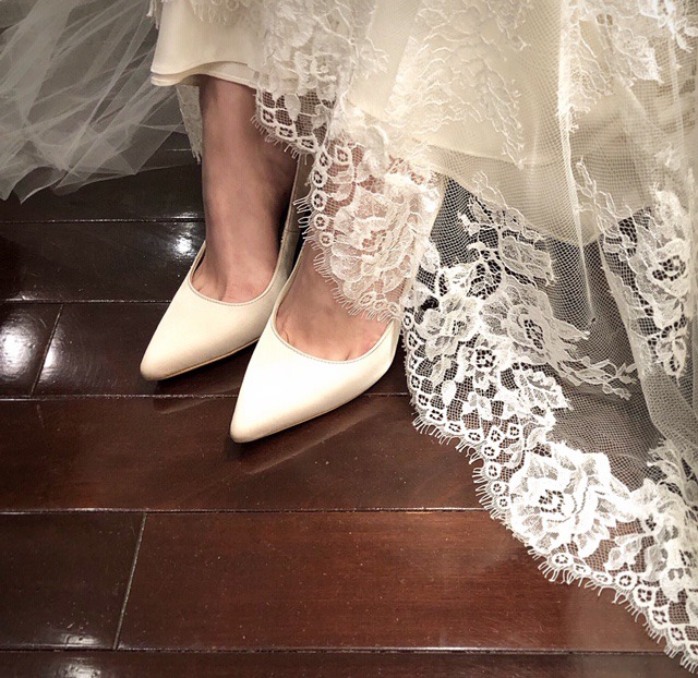 ウエディングドレスに合わせるレースアップシューズ