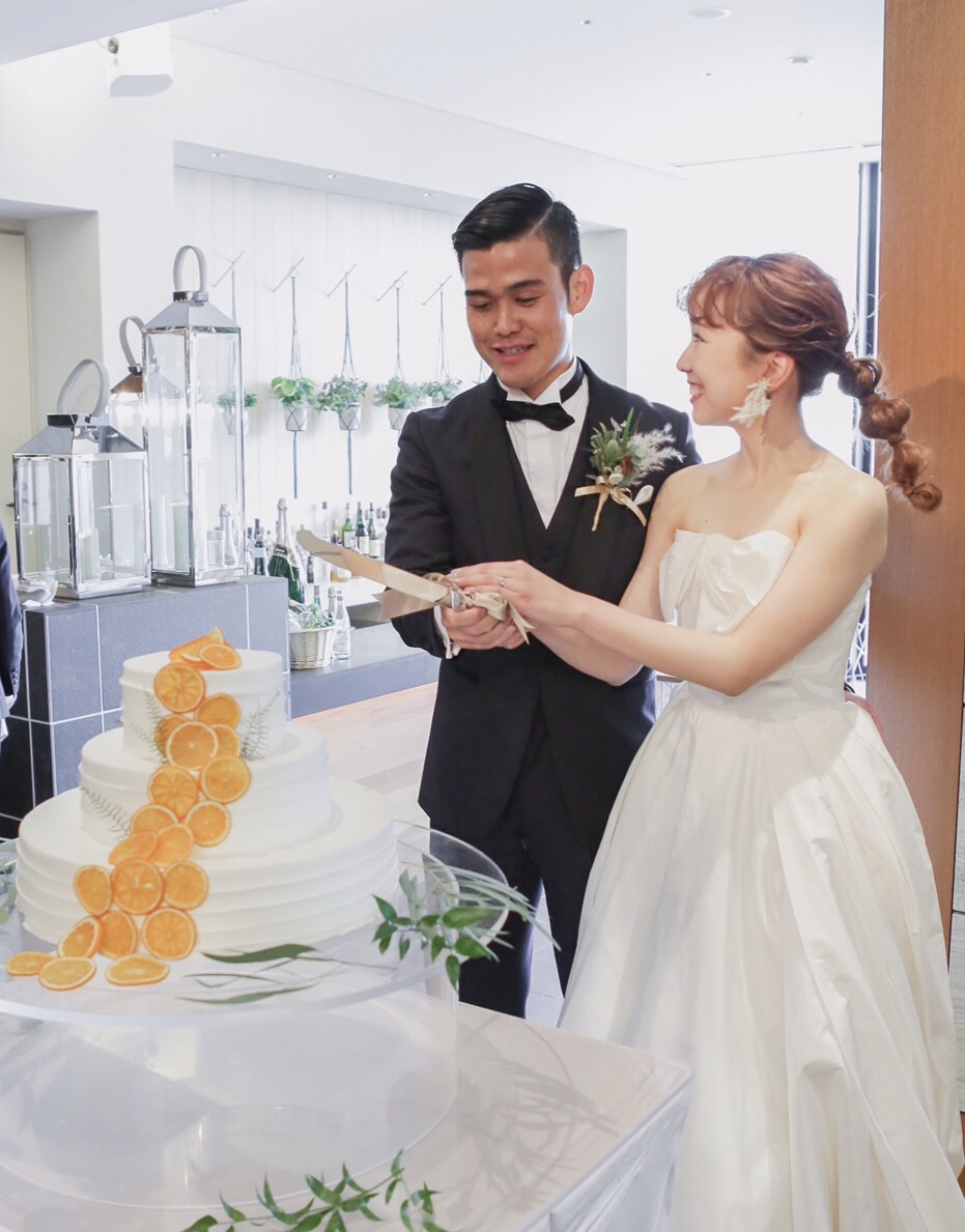 キャロリーナヘレナのタフタ素材の美しいドレス