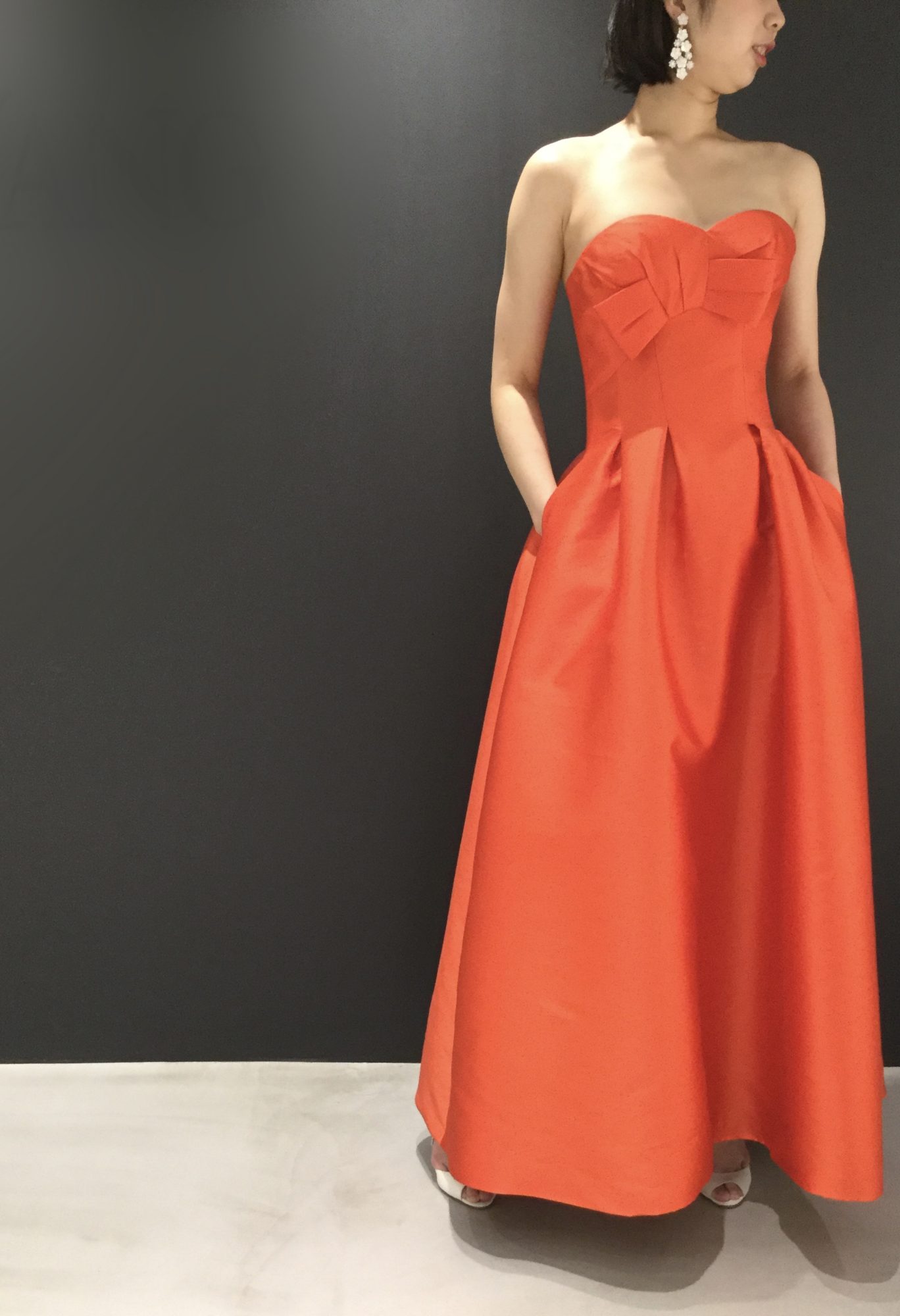 ビビットなカラードレス