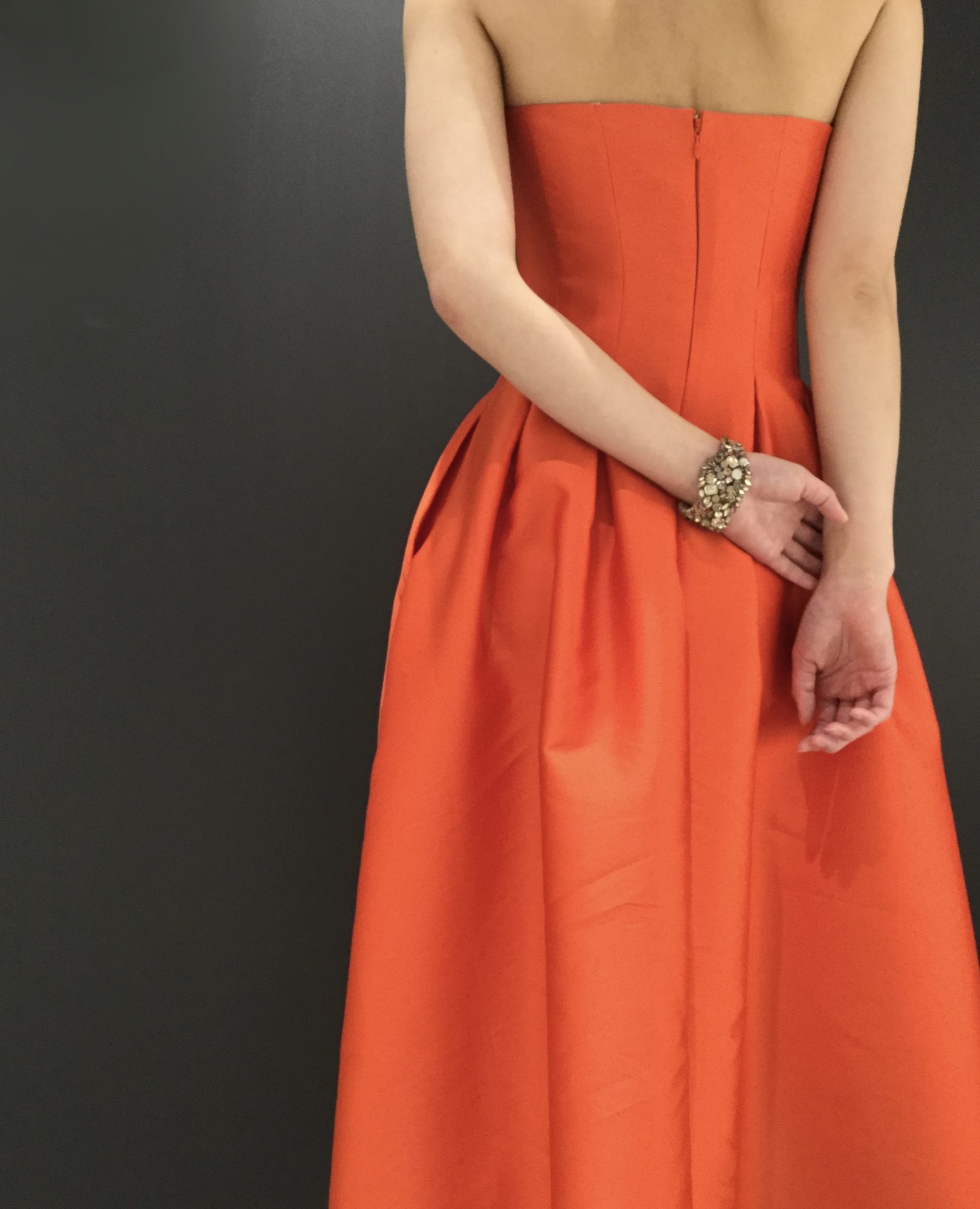 ビビットなカラードレス