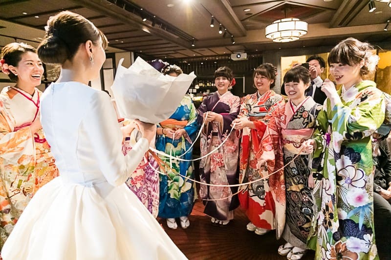 REEM ACRA(リーム・アクラ)のAラインをお召しになった花嫁様の披露宴の様子