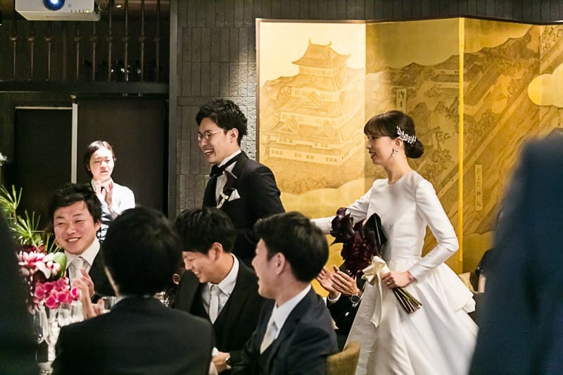 REEM ACRA(リーム・アクラ)のAラインをお召しになった花嫁様の披露宴の様子