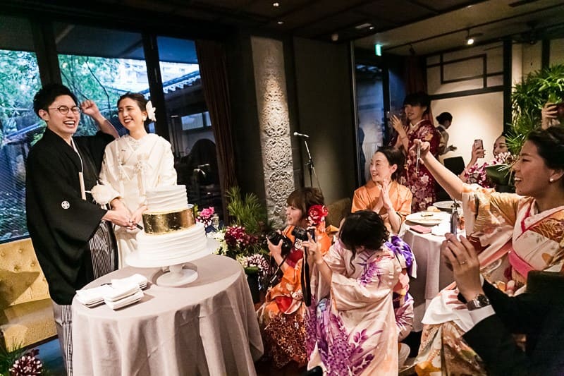 REEM ACRA(リーム・アクラ)のAラインをお召しになった花嫁様の披露宴の様子