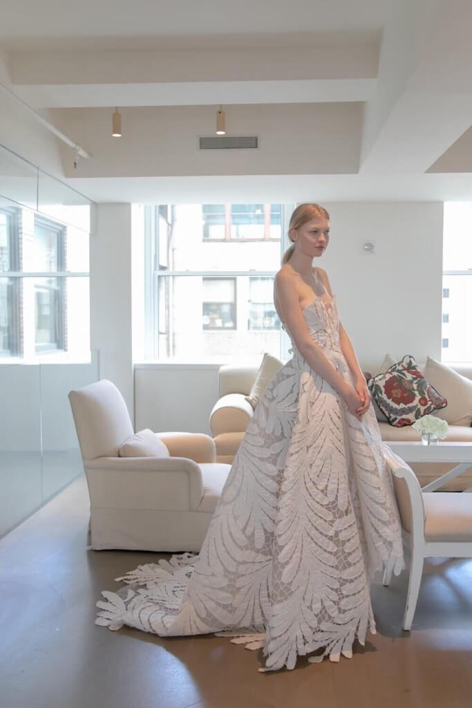 オスカーデラレンタのデミクチュールドレスがトリートに入荷しました