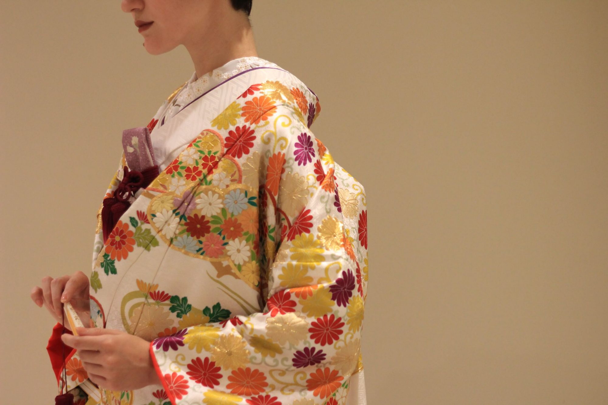 花嫁に人気の白地の色打掛