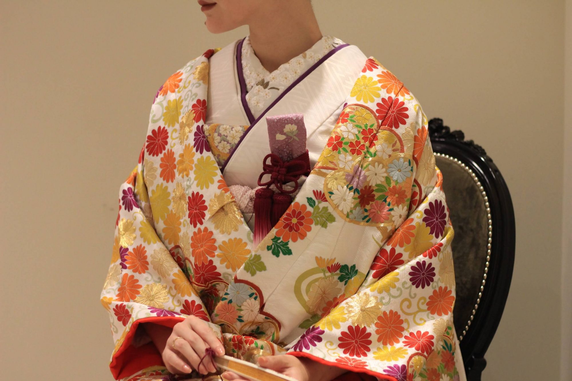 花嫁に人気の白地の色打掛