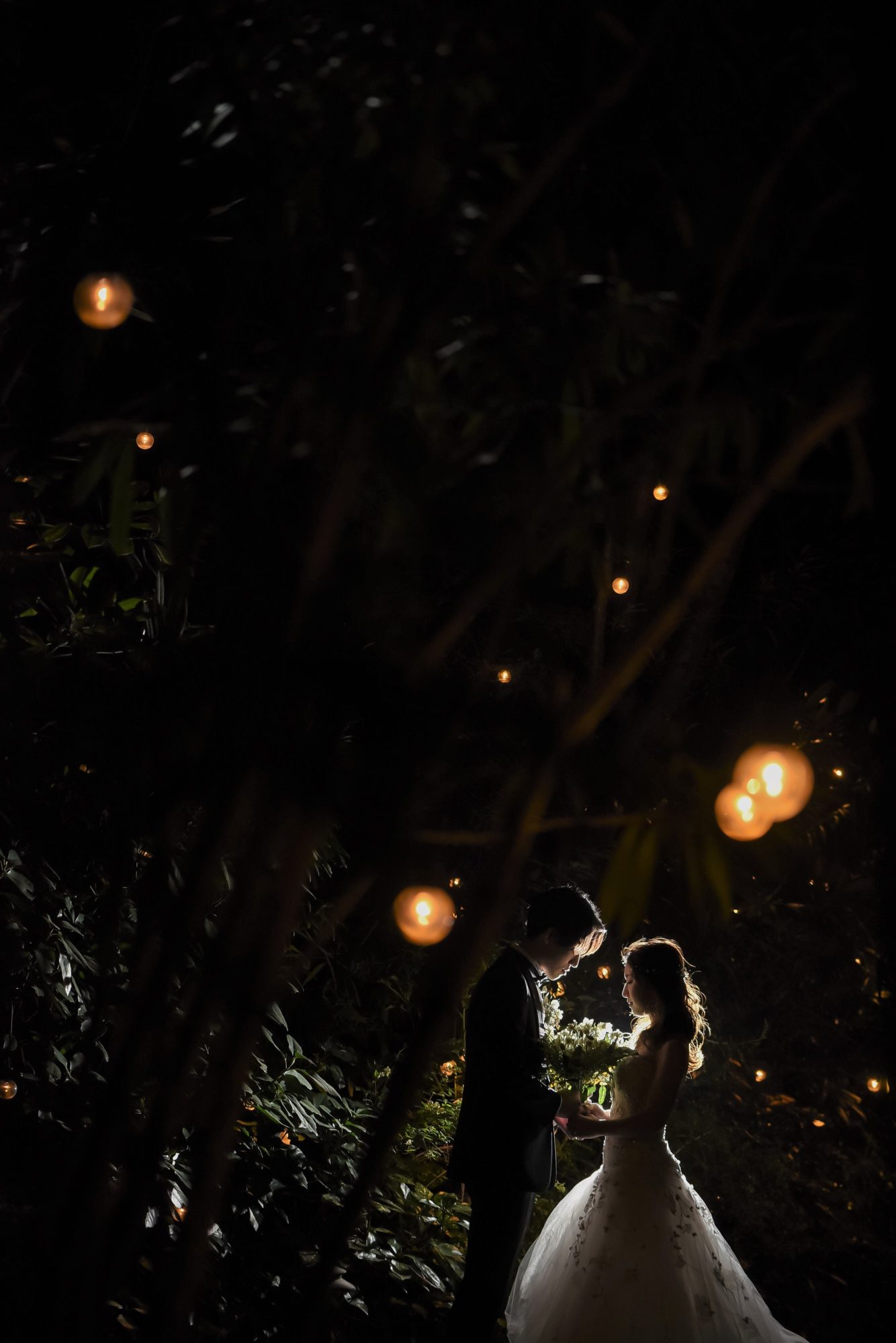 THE NANZAN HOUSE(ザ ナンザン ハウス)のガーデンにてモニークルイリエのウェディングドレスを着て前撮り