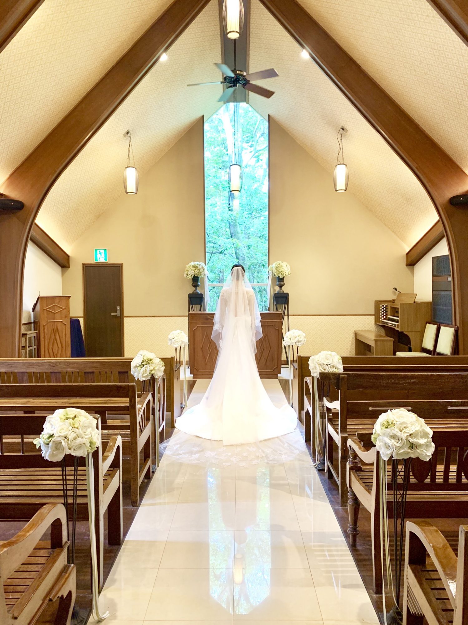 アットホームな邸宅ウェディングに映えるウェディングドレス