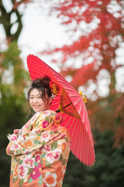 紅葉に映えるザ・トリート・ドレッシングの色打掛