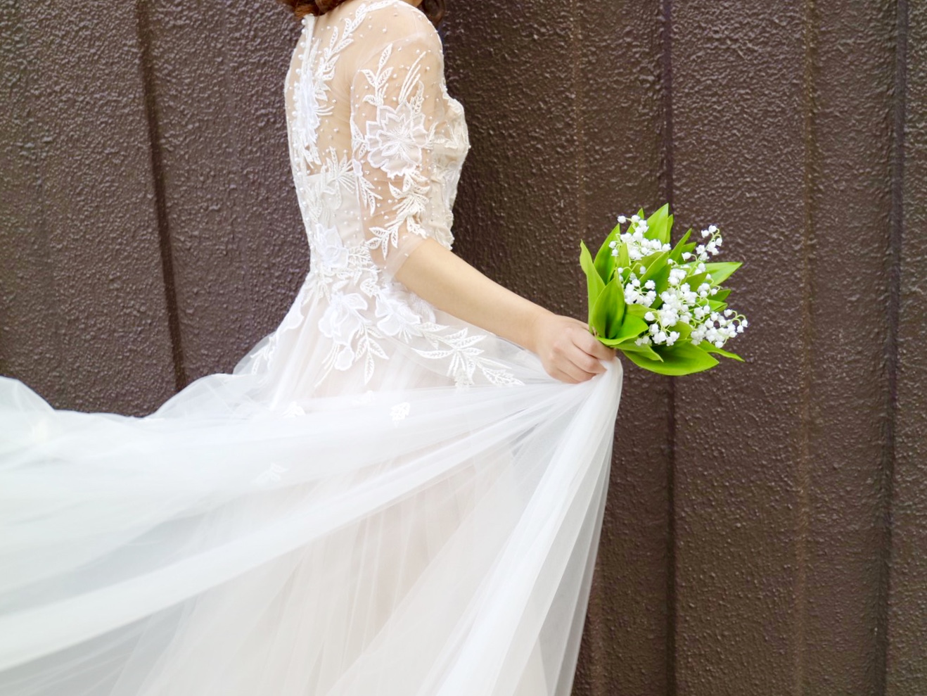 上品なレースと刺繍が美しいリームアクラのロングスリーブのドレス