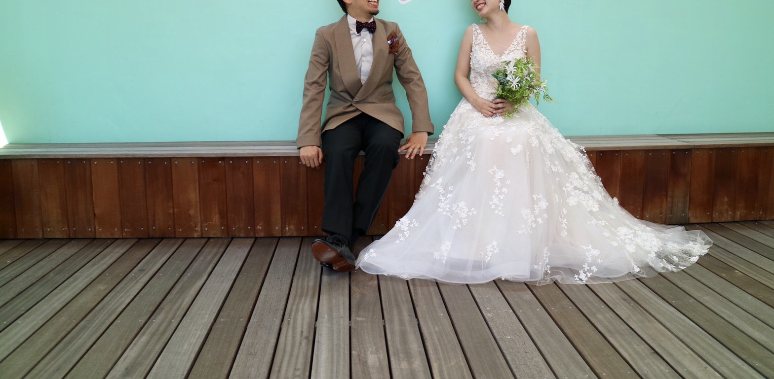 神戸を見渡せるテラスで行う、アットホームなパーティーでお召しいただきたい3DフラワーのモチーフのAラインのドレス