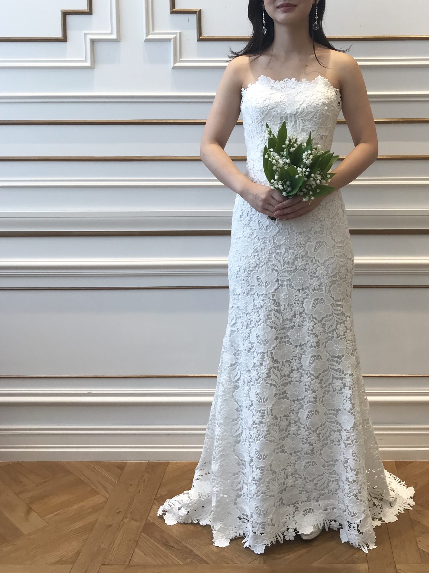 ザトリートドレッシングで人気のスレンダーラインのウェディングドレス