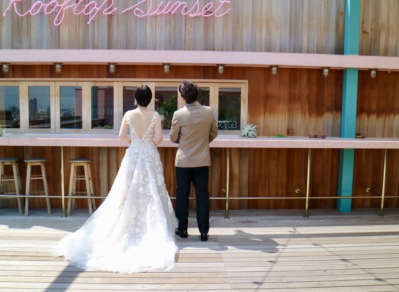 夕暮れ時に開放的なテラスで行うおしゃれなナイトパーティーが叶えられるホテル北野クラブ