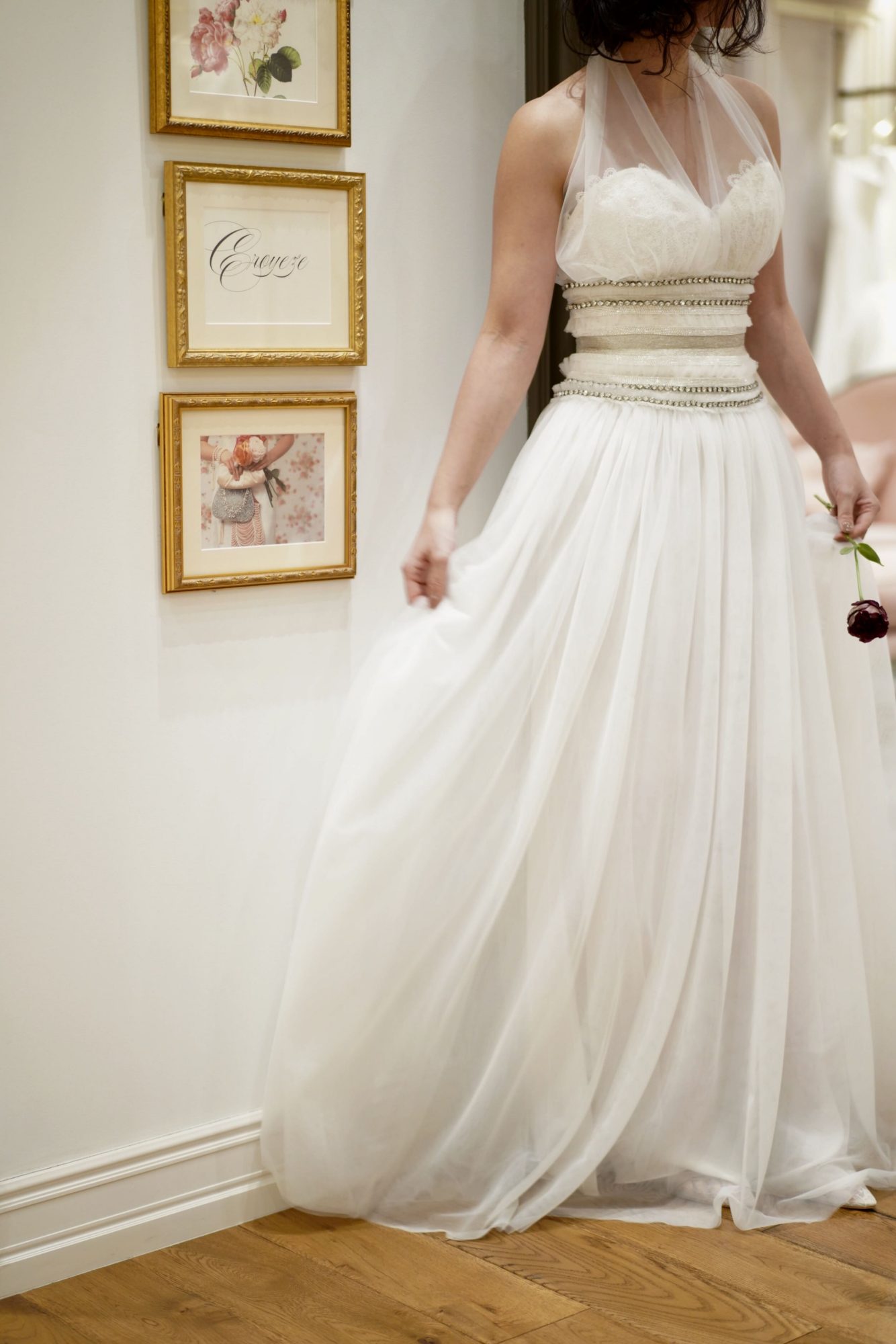 ザトリートドレッシングで人気のホルターネックのウエディングドレス