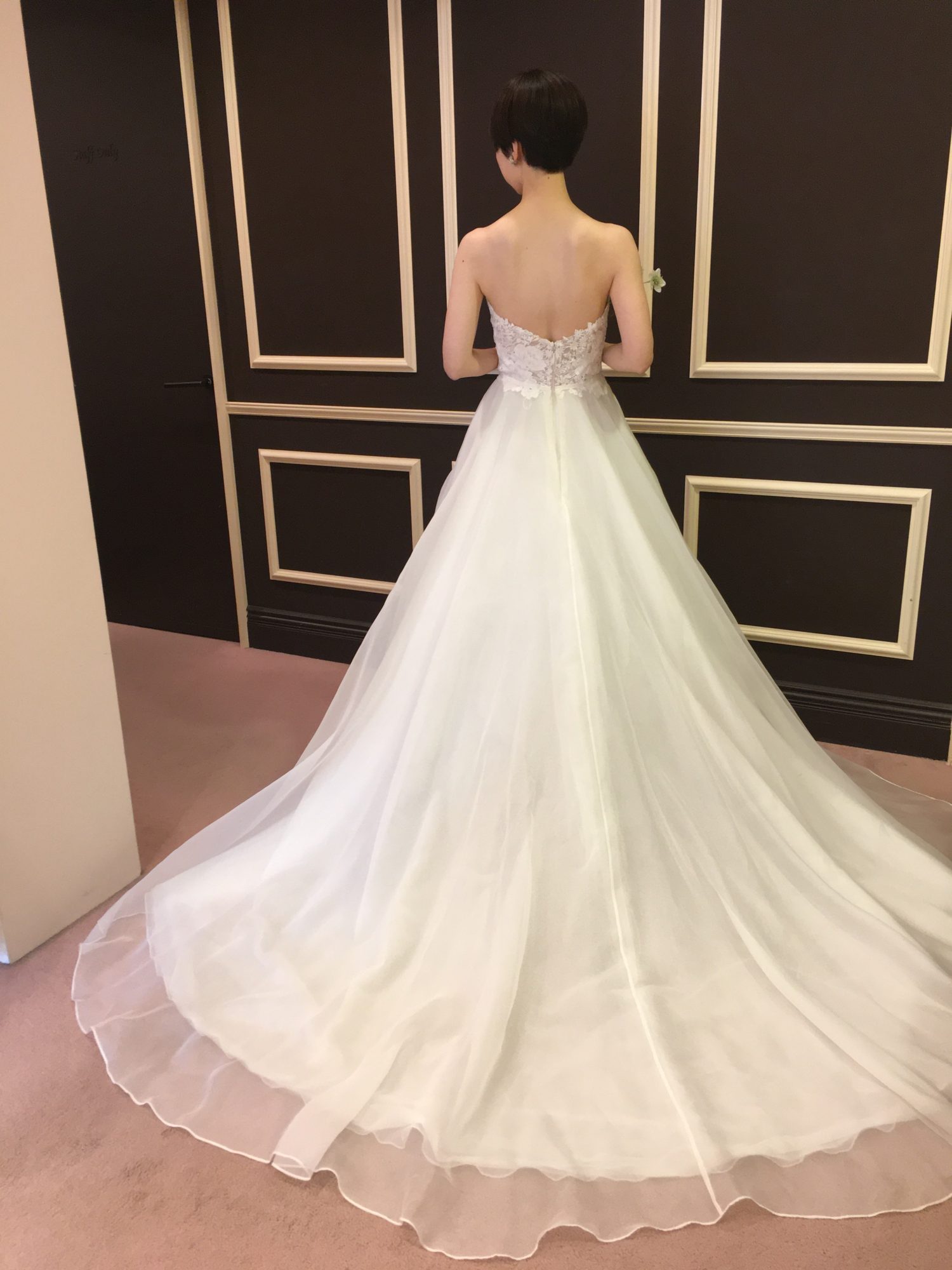 ウェディングドレス バックスタイル