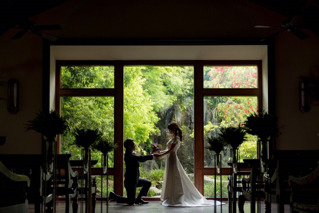 ウエディングドレスとタキシードで撮影するSODOHでの前撮り