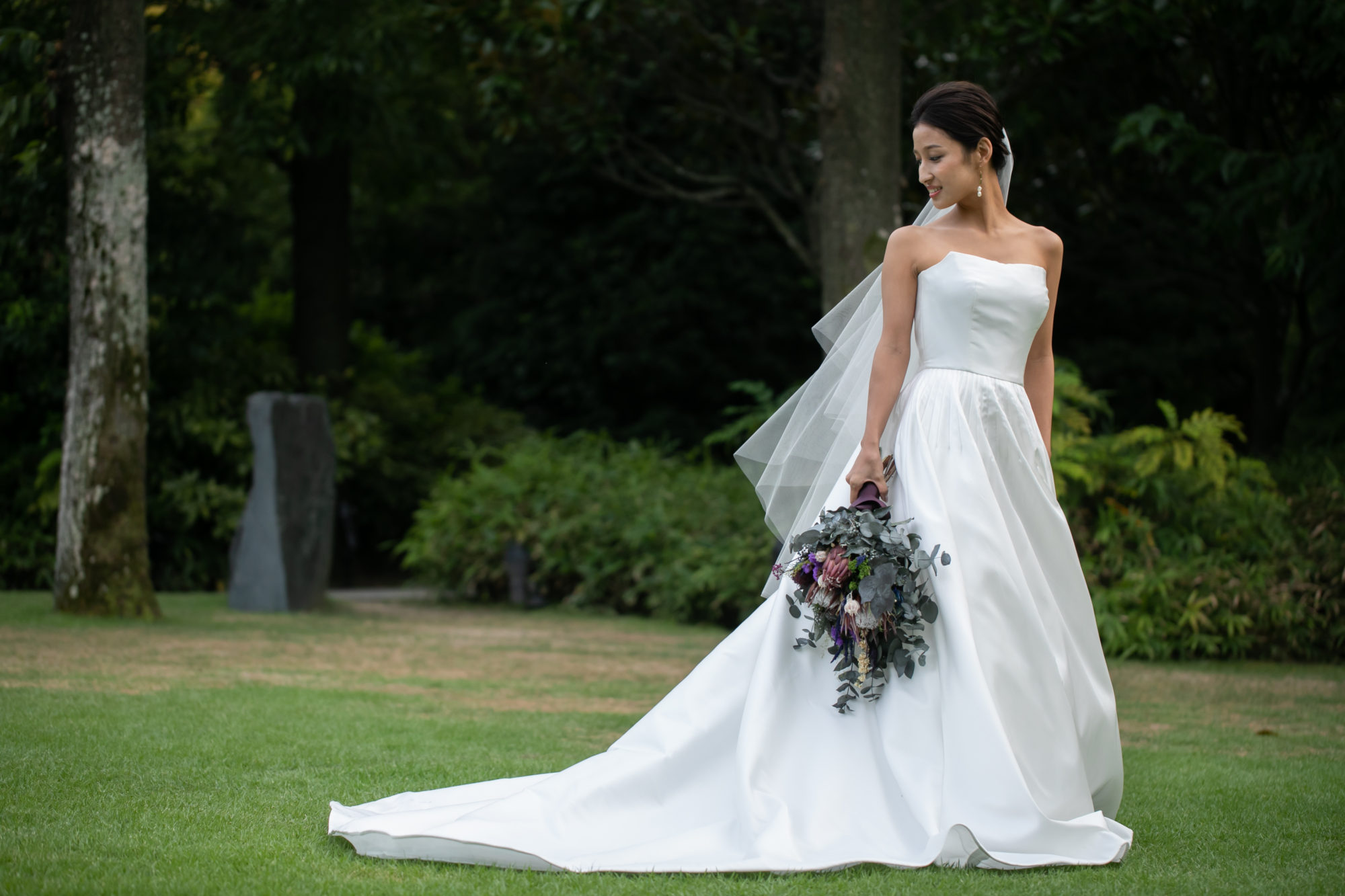 THE TREAT DRESSINGガーデンに映えるシンプルなAライン