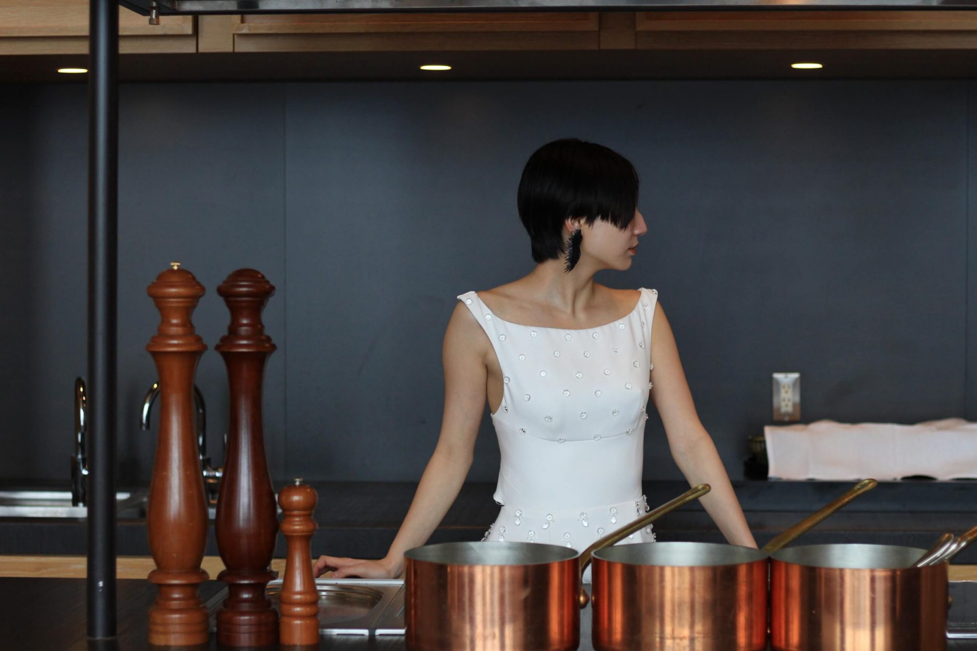 クレープ生地のスレンダーラインでおしゃれなウェディングドレスはVIKTOR&ROLFの2way最旬のインポートブランド