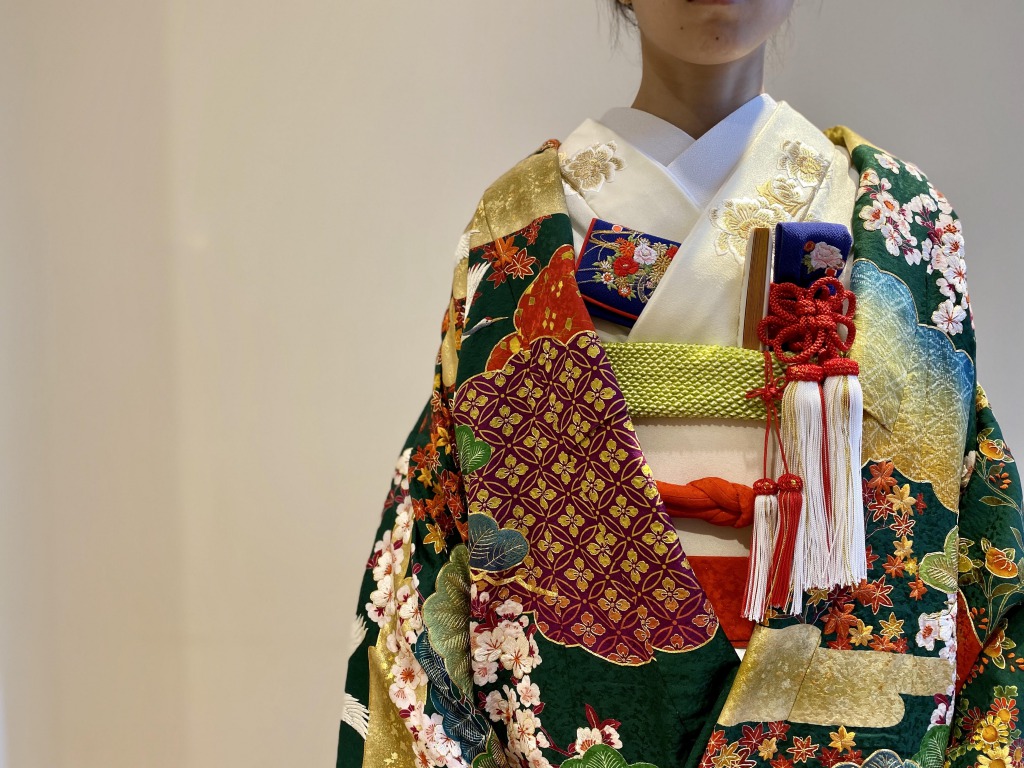 ザトリートドレッシングのオリジナル掛下を使用した色打掛のお色直しシーンのコーディネート