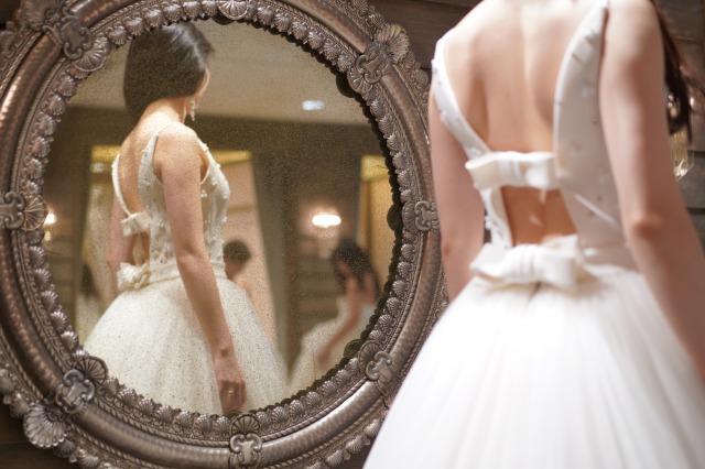 THE TREAT DRESSING バックスタイルが素敵なウエディングドレス