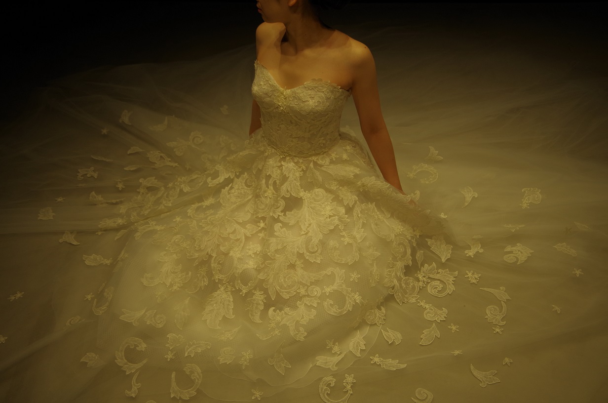 運命の1着に選んでいただきたいオスカー・デ・ラ・レンタのドレス