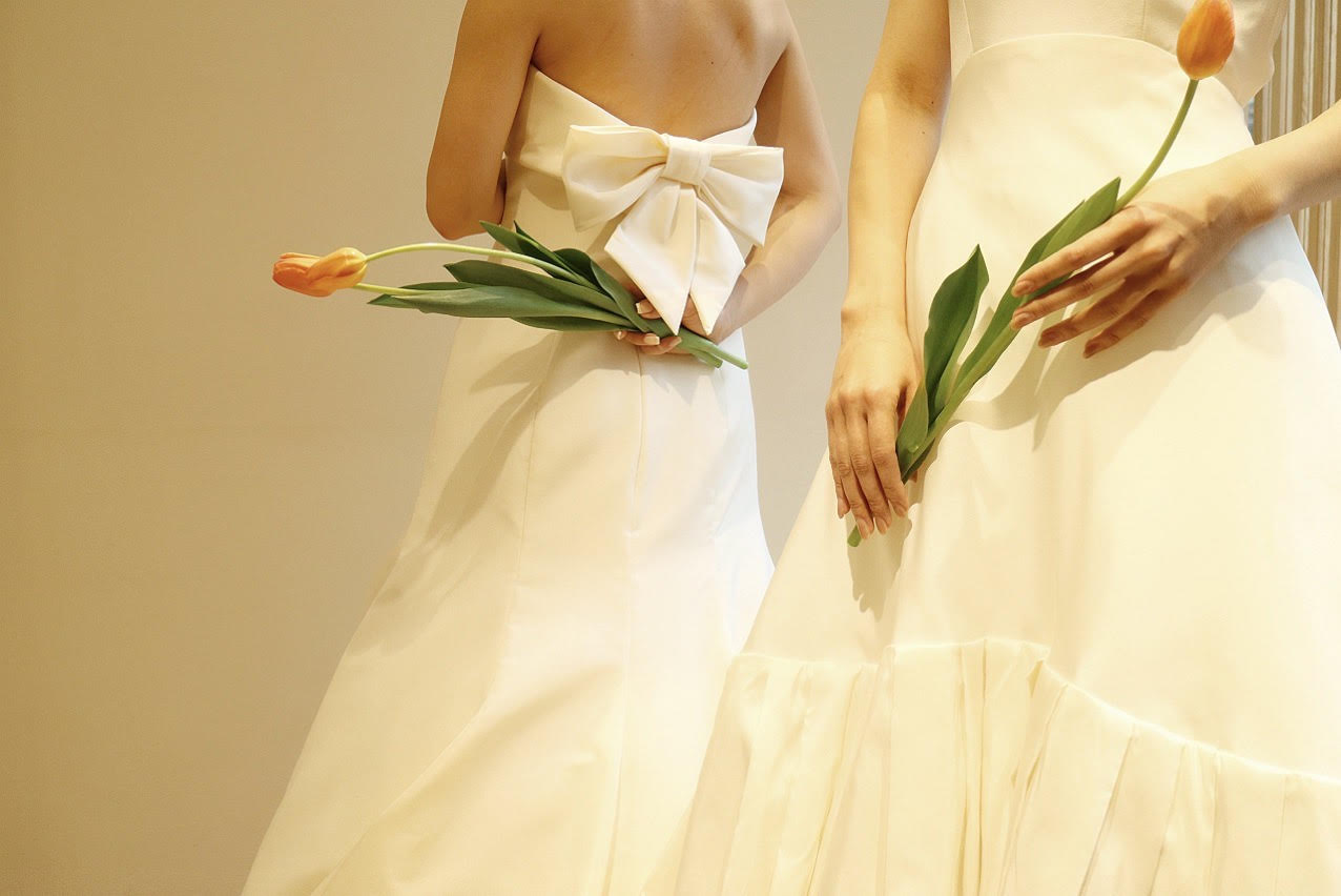 ザトリートドレッシング京都店で取り扱いをしている光沢が美しいアムサーラのウェディングドレス