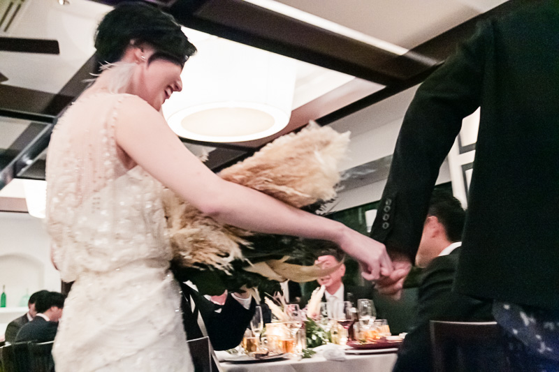 ザナンザンハウスでジェニーパッカムのドレスをお召になられたお二人のパーティーの様子