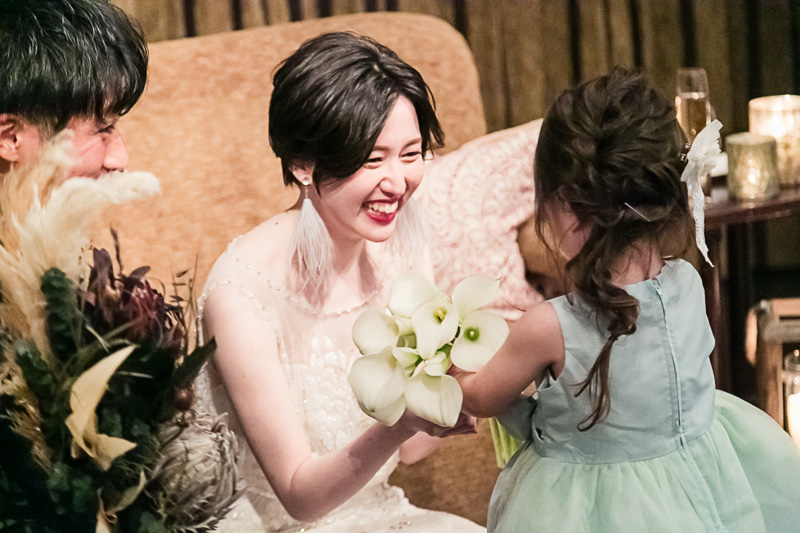 ザナンザンハウスでジェニーパッカムのドレスをお召になられたお二人のパーティーの様子