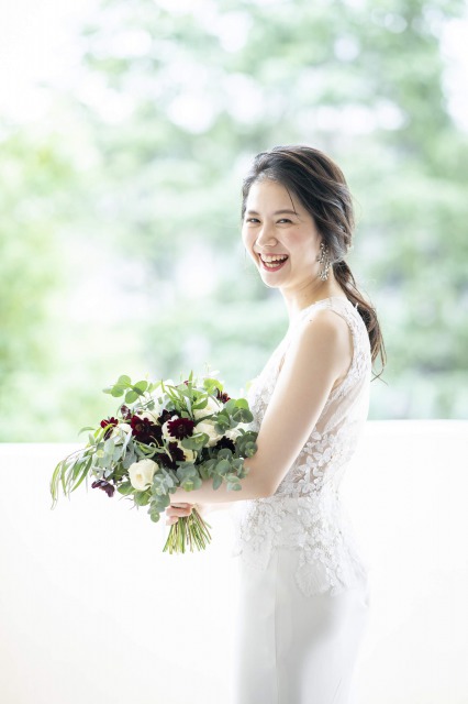 女性らしいシルエットのTHE TREAT DRESSINGで出会っていただけるウエディングドレス