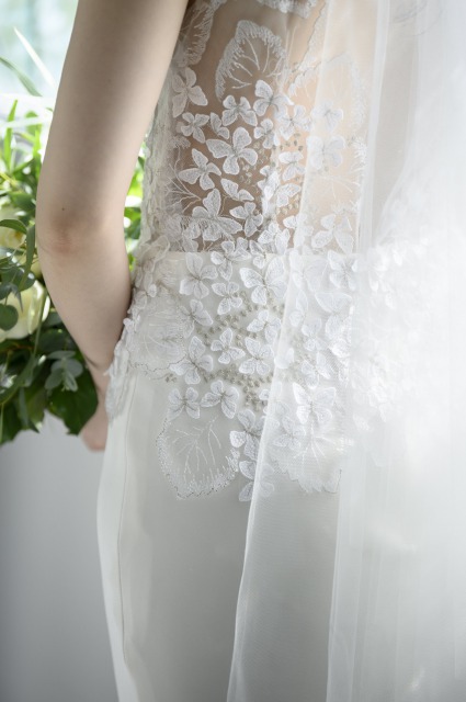 ザ・トリートドレッシングの蝶々があしらわっている新作ウエディングドレス