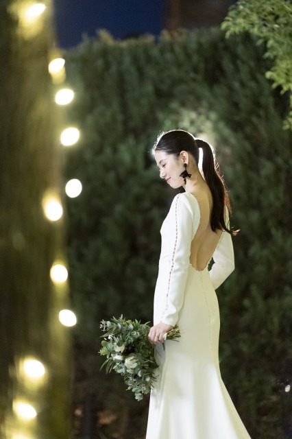 ザ・トリートドレッシングのバックスタイルが素敵なロングスリーブのウエディングドレス