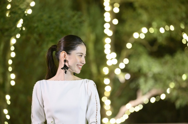 THE TREAT DRESSINGのレラ・ローズのパールがついているウエディングドレス