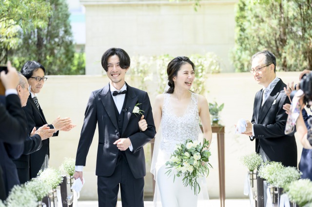 THE TREAT DRESSINGのエリザベスフィルモアの新作ウエディングドレス