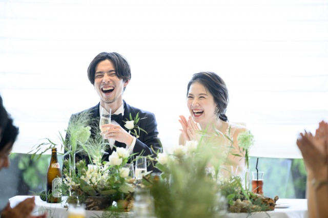 アットホームなお式にぴったりのカジュアルなウエディングドレス