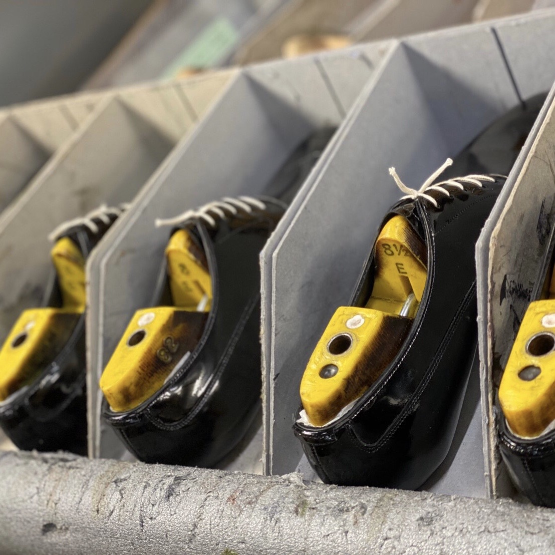 エドワードグリーンのクラシカルで上品なタキシードに合わせたメンズフォーマルシューズ