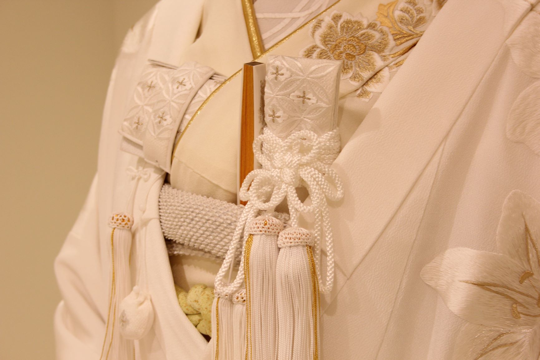 ザ・トリート・ドレッシングがご提案する白無垢のコーディネートは金を中心として大人で洗練された印象