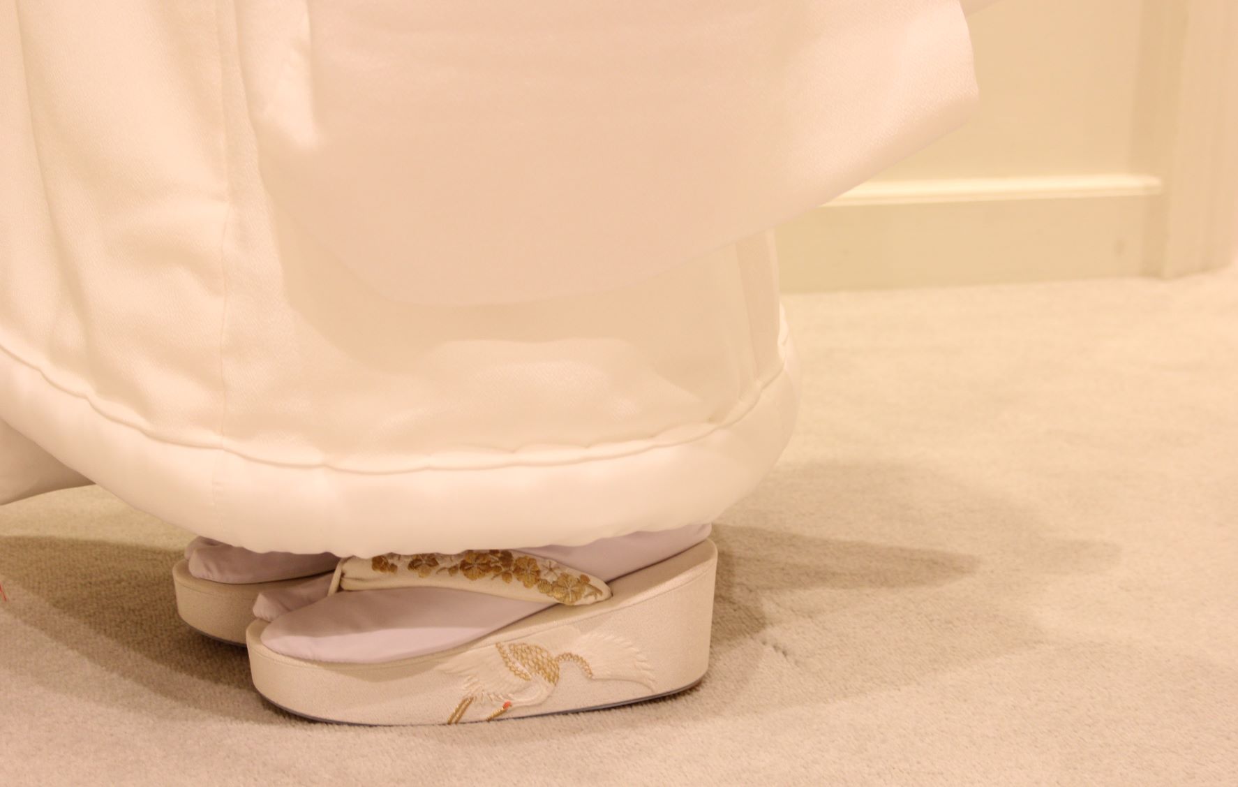 刺繍の入った草履や半衿などのお小物もトータルコーディネートでご提案いたします