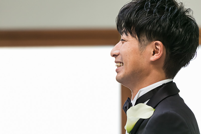 ザトリートドレッシングで人気のブラックのオーセンティックなタキシードをお召になられたご新郎様