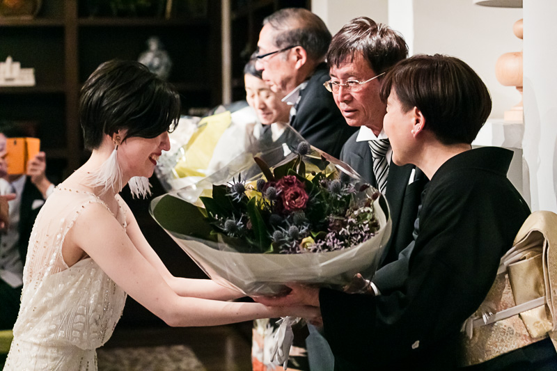 ザトリートドレッシングで人気のフェザーモチーフのイヤリング